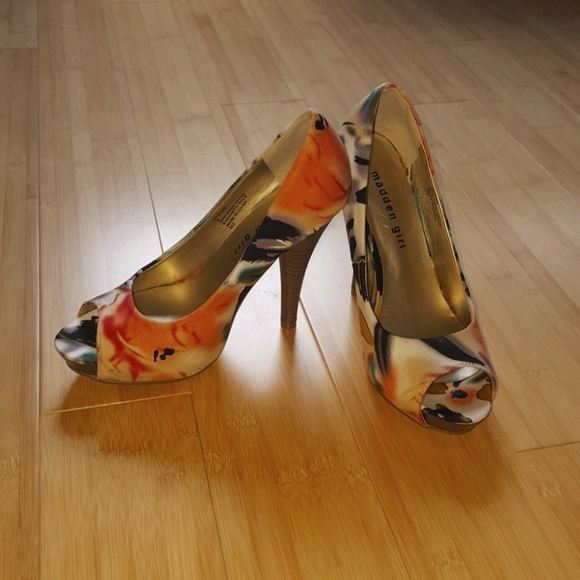 Madden Girl Oyzter Pumps - Picture 2 of 5